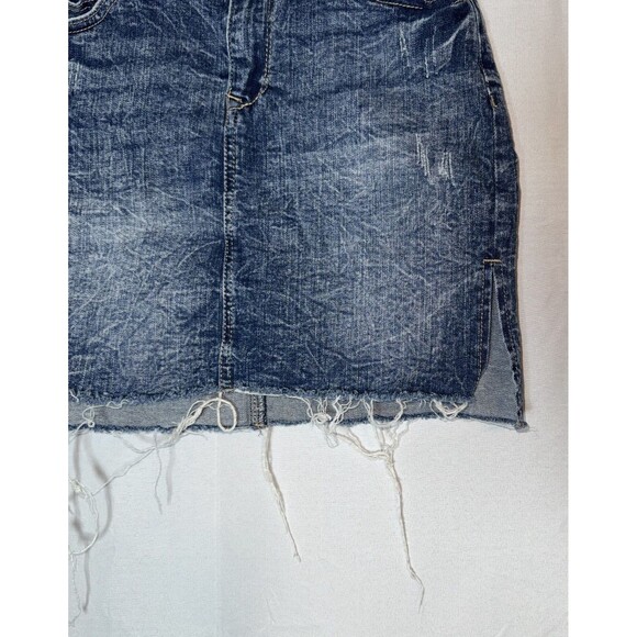 Almost Famous High Rise Denim Mini Skirt Distressed Frayed Hem Side Slits Size 7 - Picture 3 of 14